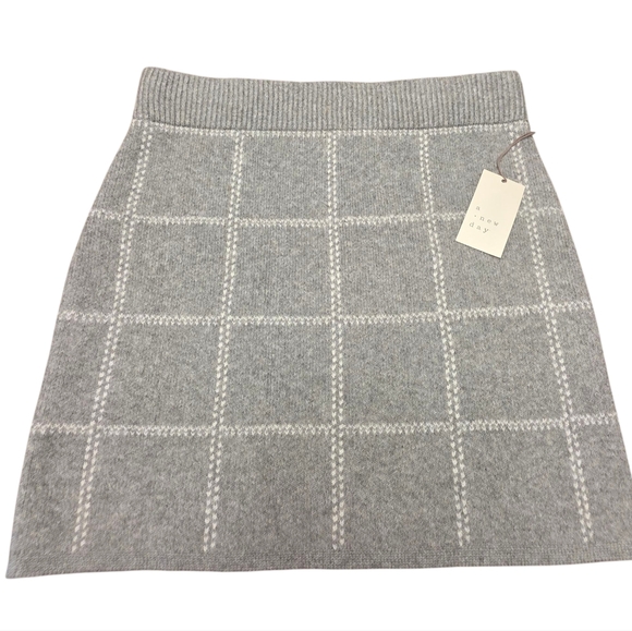 a new day Dresses & Skirts - A New Day Gray Sweater Skirt Size L